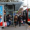 (Archivbild) An der Bushaltestelle am Zähringerplatz Richtung Stadtmitte haben am26. Dezember drei junge Männer einen 14-Jährigen ...