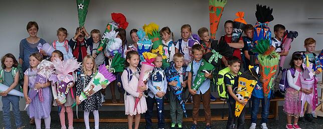 24 Kinder besuchen die Klasse 1a der Naturparkschule in Niederhof, Klassenlehrerin ist Bernadette Piech. Bild: Reinhard Herbrig