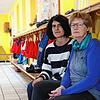 Erzieherin Barbara Biesten (links) und Kita-Leitung Franka Radau-Brunner wollen auf die prekäre Situation in den Kitas aufmerksam ...