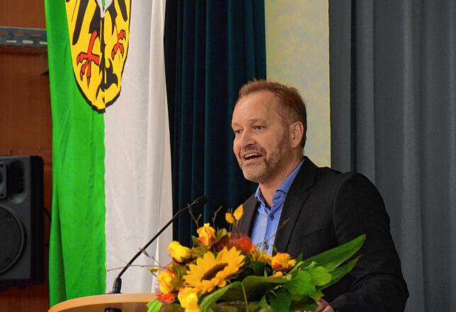Bürgermeister Matthias Weckbach bei der Einwohnerversammlung in Bodman-Ludwigshafen