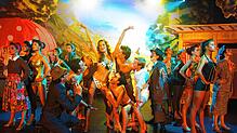 Szenenbild aus dem Musical &bdquo;Bikini-Skandal&ldquo;.