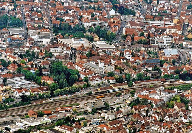 Die Schwenninger Innenstadt aus der Vogelperspektive, aufgenommen im Jahr 1992.