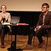 Zu Besuch in Radolfzell: Annika Brockschmidt (links) spricht im Milchwerk über die religiöse Rechte in den USA. Stephan Kühnle, ...