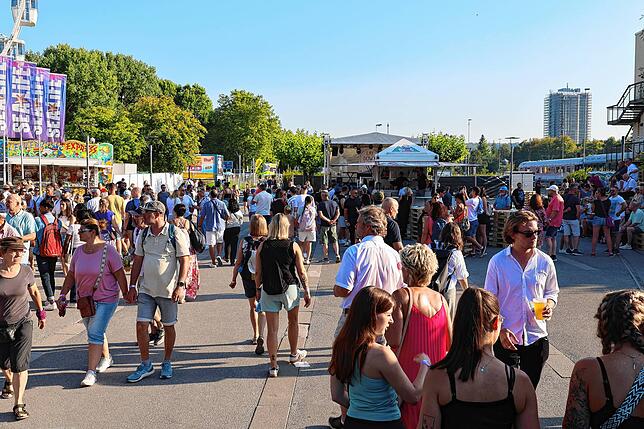 Bild 9: Beim Seenachtfest 2025 wird das Konstanzer Bodenseeufer zur Festmeile