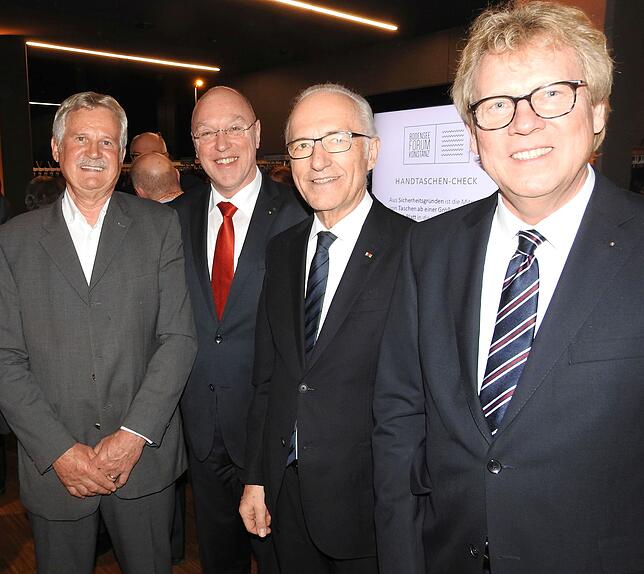 Lockere Runde: Willi Maurer-Spitznagel (früherer Vorstand der Südstern-Bölle GmbH in Waldshut-Tiengen), Theo Binninger ...