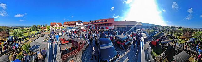 An zwei Tagen kamen etwa 6000 Besucher und mehr als 260 Aussteller aus mehreren Ländern.