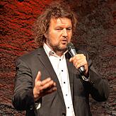 Götz Frittrang stellt am 8. Februar sein neues Programm „Götzendienst“ vor.