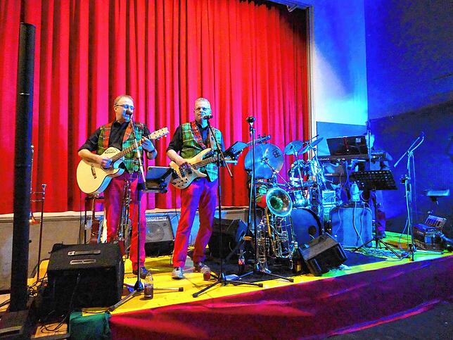 Bild 2: Bunter Abend in Berau