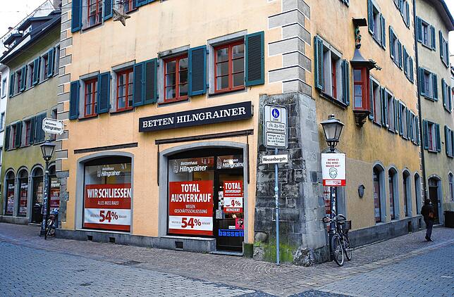 Ein weiteres Beispiel für das Einzelhandelssterben: Das Familienunternehmen Bettenhaus Hilngrainer in der Wessenbergstraße/Ecke ...