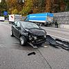 Mit einem Lastwagen ist dieses Auto zusammengestoßen. Die Fahrer beider beteiligten Fahrzeuge hatten großes Glück.