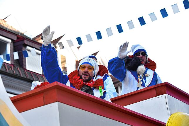 Die Glonki-Gilde, hier bei der Fasnet 2023, sucht händeringend Begleitpersonal für die Umzugswagen.