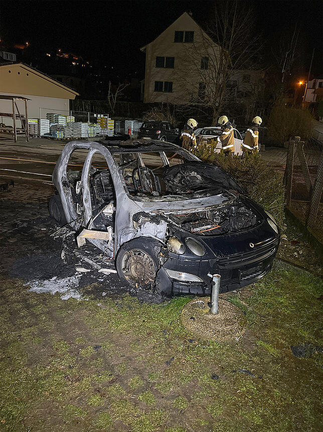 Zurück bleibt ein Wrack.