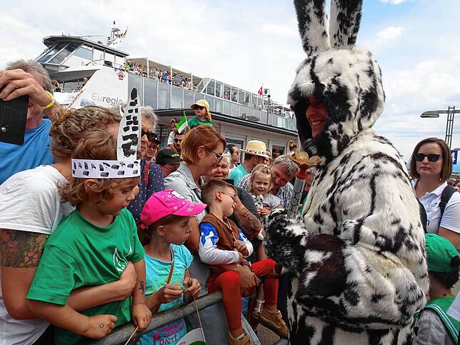 Bild 15: Bilder von der Einholung des Seehasen in Friedrichshafen