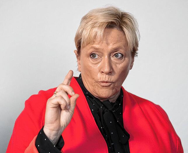 Susanne Eisenmann ist Kultusministerin von Baden-Württemberg und damit verantwortlich für alle Schulen und Kinderbetreuungseinrichtungen ...