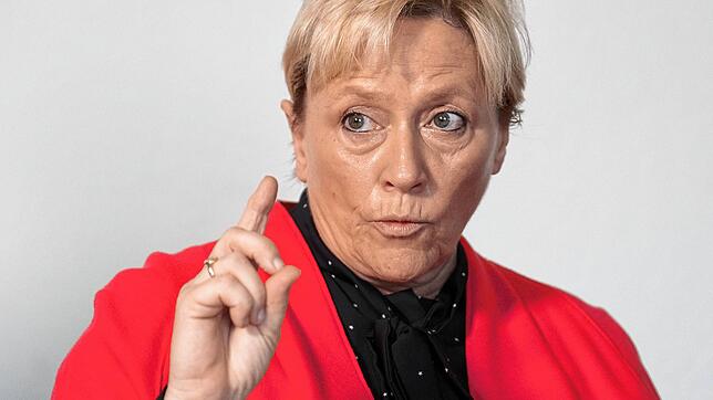 Susanne Eisenmann ist Kultusministerin von Baden-Württemberg und damit verantwortlich für alle Schulen und Kinderbetreuungseinrichtungen ...