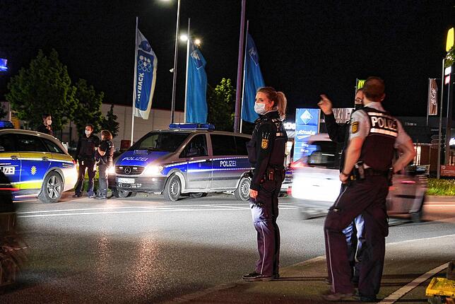 Die Polizei versucht Ruhe zu bewahren.