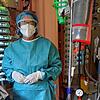 Seelsorgerin Waltraud Reichle im Schutzanzug bei der Betreuung eines Covid-Patienten. Die Zeit zwischen Weihnachten und Silvester sei im ...