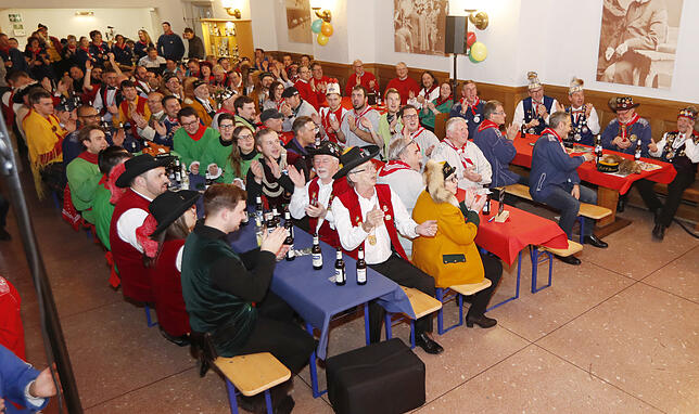 Bild 13: Fürstenberg Brauerei: Hunderte Narren feiern mit dem neuen Fasnetbier