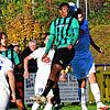 Kopf an Kopf an der Spitze: Mit einem Derbysieg gegen den FC Schönau könnte Akeem Gerspacher (links, gegen Erzingens Vassilios ...