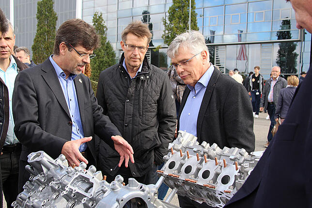 Bürgermeister Georg Riedmann (links) und Albert Weber im Gespräch beim Tag der Wirtschaft im Herbst 2017.