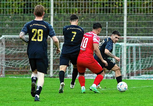 Bild 4: FC RW Salem gewinnt Landesligaspitzenspiel gegen FC Pfaffenweiler. Wir haben die besten Bilder!