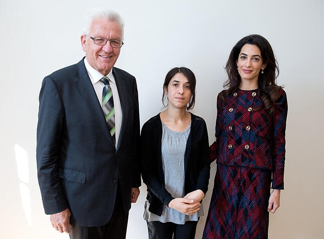 Bella figura: Ministerpräsident Winfried Kretschmann spricht im September 2016 in Stuttgart mit Friedensnobelpreisträgerin Nadia Murad ...