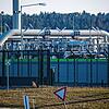 Blick auf Rohrsysteme und Absperrvorrichtungen in der Gasempfangsstation der Ostseepipeline Nord Stream 2.