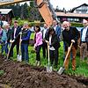 Beim Spatenstich dabei waren auch die Bürgermeister der umliegenden Gemeinden Todtmoos, Herrischried, Dachsberg und Ibach sowie ...