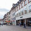 Die Waldshuter Kaiserstraße zählt mit ihren vielen Geschäften zu den beliebtesten Shopping-Zielen der Schweizer Einkaufstouristen.