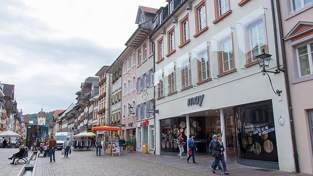 Die Waldshuter Kaiserstraße zählt mit ihren vielen Geschäften zu den beliebtesten Shopping-Zielen der Schweizer Einkaufstouristen.