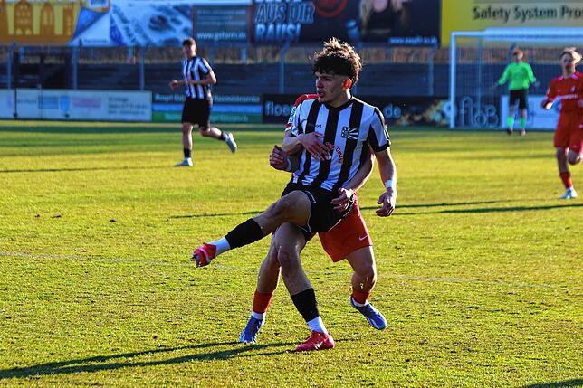 Bild 21: Die U17 des SC Freiburg zu Gast im Friedengrund: Das sind unsere Bilder!