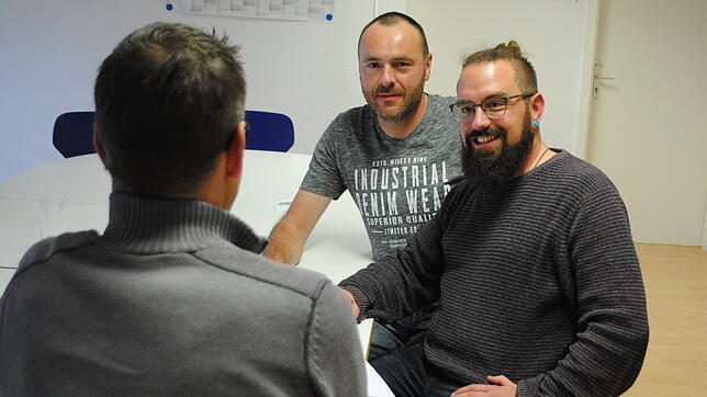 Joachim Gampp und Daniel Boch (rechts) haben eine Selbsthilfegruppe für Menschen mit Depressionen gegründet. Dort fand Andreas T. ...