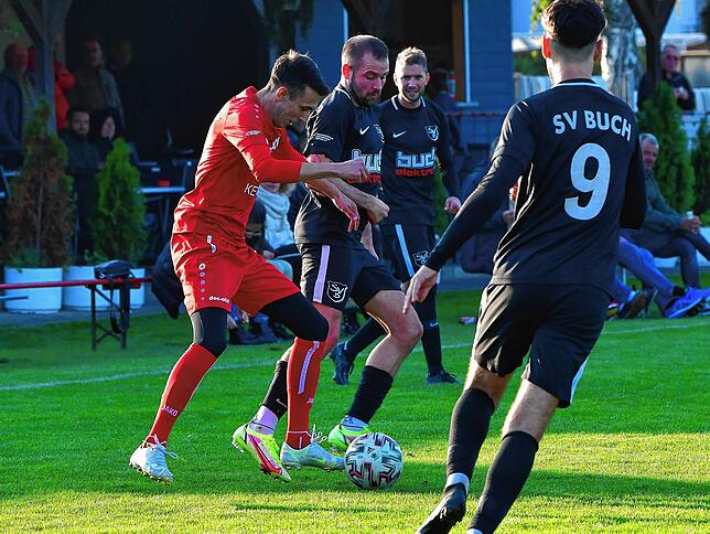 Bild 20: SV Buch siegt mit 2:0 beim enttäuschend auftretenden SV Jestetten &ndash; und wir haben die Bilder!
