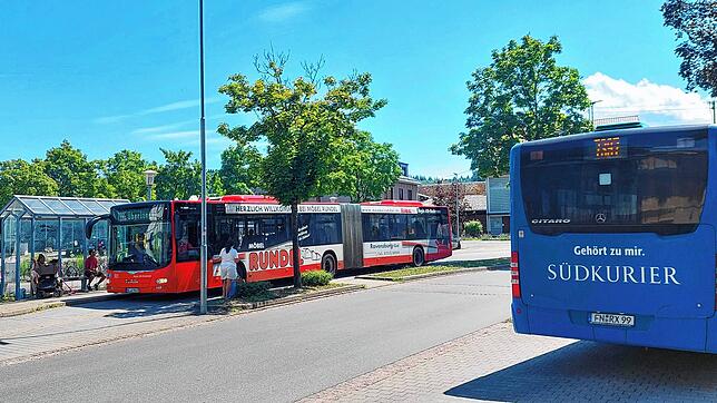 Der Marktplatz Oberuhldingen ist insbesondere für die RAB-Seelinie 7395 und 7397 Dreh- und Angelpunkt in Uhldingen-Mühlhofen. Bemängelt ...