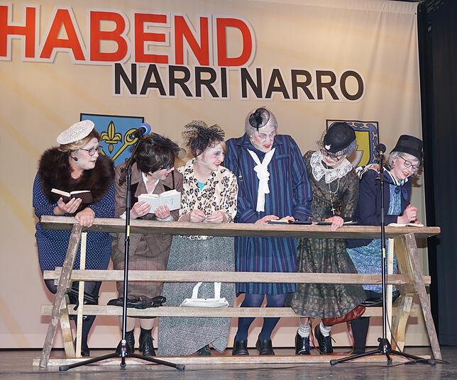 Bild 28: Bilder von 150 Akteure der fünf Öschzünfte begeistern mit einem fetzigen Programm