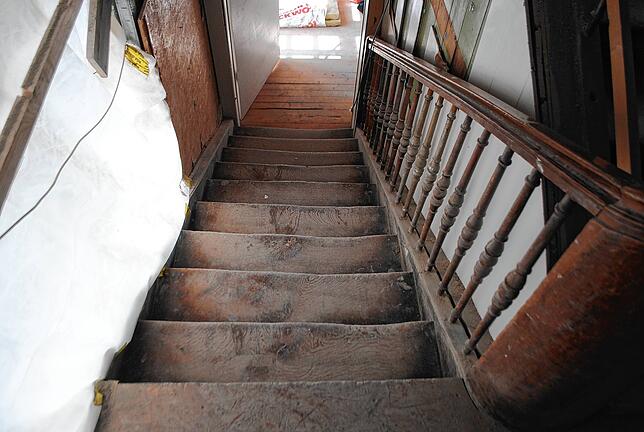 Im Treppenhaus: Die historischen Stiegen im Kornhaus bleiben. Zusätzlich erhält das Gebäude eine Außentreppe mit Lift und eine ...
