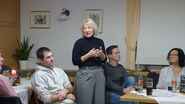 In der Versammlung im Januar in Riedern am Wald und in Hürrlingen konnte sich die Projektmanagerin Monika Studinger (stehend) den ...