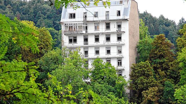 Das Rheinschloss von der gegenüberliegenden Rheinseite: Das Gebäude steht seit über 20 Jahren leer und ist dringend sanierungsbedürftig. ...