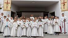 Unter dem Motto &bdquo;Ihr seid das Licht und Salz der Erde&ldquo; empfingen insgesamt 34 Kinder in der Pfarrkirche St. Laurentius von ...