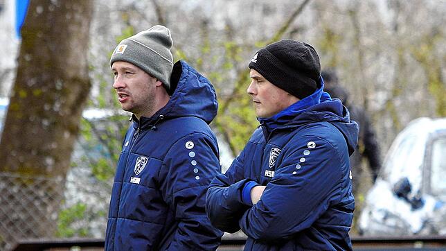 Das Trainerduo der SpVgg F.A.L., Philip Schinn (links) und Sebastian Willibald (rechts), kann sich mit der 2:3 Heimniederlage gegen den ...