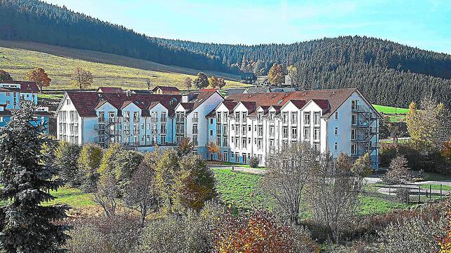 Die Corona-Situation im Vöhrenbacher Altenheim Luisenhof hat sich drastisch verschärft. Mittlerweile sind über 30 Personen, darunter ...