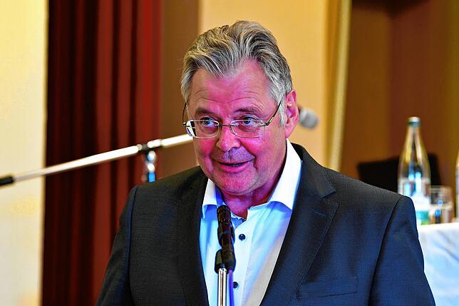 Vorstellung: Manfred Eckert, Präsident des FC Bergalingen und Stellvertreter des Bürgermeisters von Rickenbach, stellte den Delegierten ...