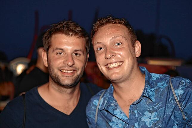 Bild 31: Elektro-Fans versammeln sich am See: Klein Venedig wird am Samstagabend zur Freiluftparty