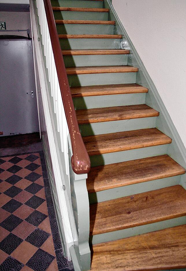 Das alte Treppenhaus, aktuell von der Hermann-Fischer-Allee aus erreichbar, muss erhalten werden, hat in Zukunft aber keine echte ...