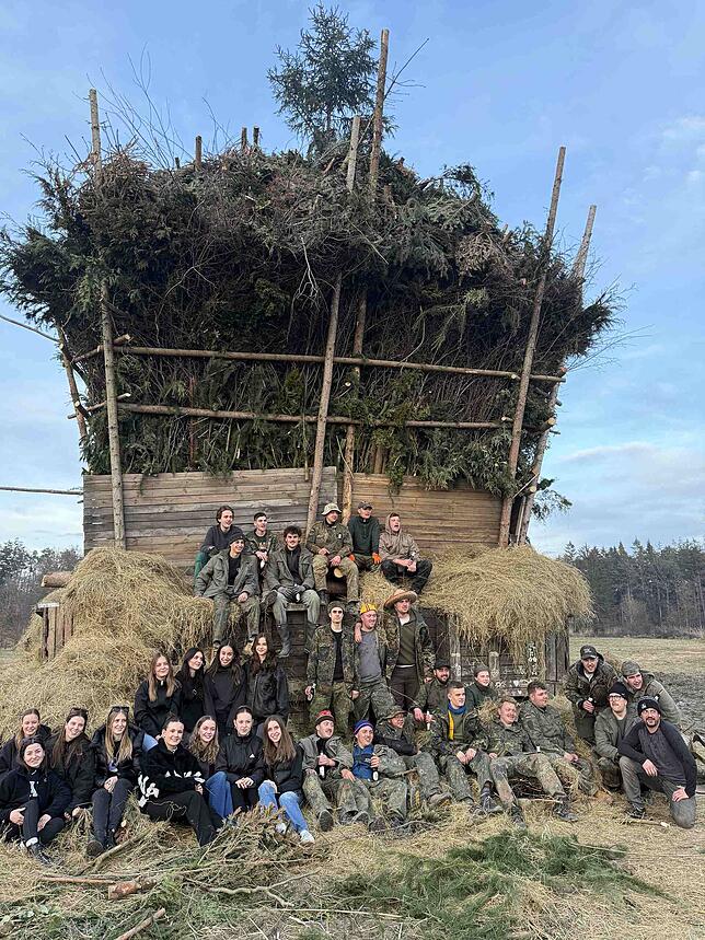 Bild 10: 30 Funkenbuben entfachen 17 Meter hohen Funken in Immenstaad – Ein beeindruckendes Spektakel!