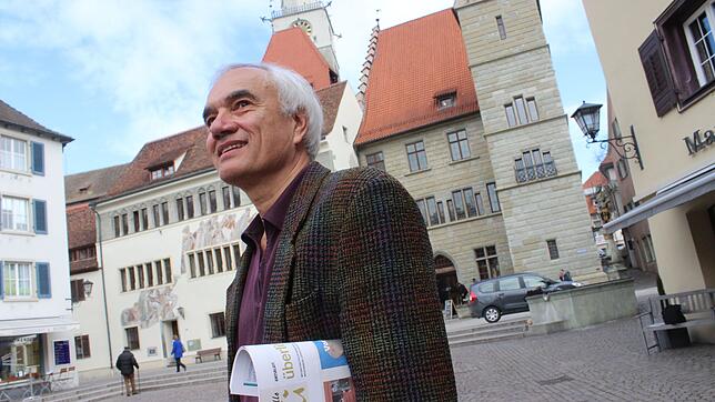 Roland Biniossek (Die Linke) hat andere Vorstellungen von dem, was an Parteiberichten im Amtsblatt &bdquo;Hallo Ü&ldquo; möglich sein ...