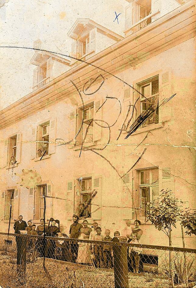 Eine Aufnahme des MBB-Hauses Breitmattstraße 74 aus der Zeit vor dem Ersten Weltkrieg: Ganz oben hatten Bruno Müllers Eltern seit 1938 ...
