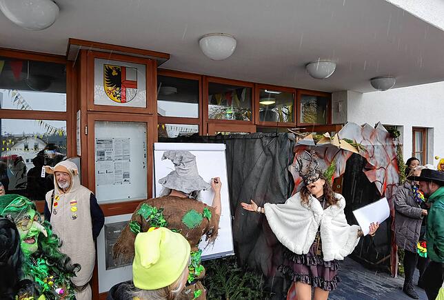 Bild 21: Fasnacht 2025: Narren übernehmen Daisendorfer Rathaus - die schönsten Bilder!