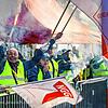 Mit Trillerpfeifen, Bengalos und Gewerkschftsfahnen für mehr Geld: Mitarbeiter von Hügli traten in einen Warnstreik. Nun wurde ein neuer ...