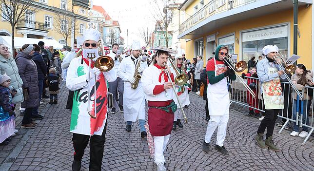 Bild 15: Schmutziger Donnerstag Donaueschingen: Kinderumzug zieht alle Blicke an – Die besten Bilder!